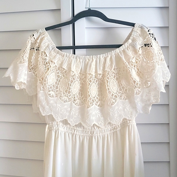 Gently Used Astr the Label Lace Dress Size S - Picture 3 of 6
